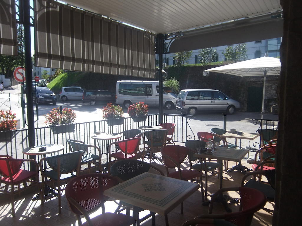 Hotel-Cafe Du Trinquet Cambo-les-Bains Exterior photo